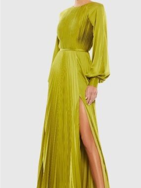 Mac Duggal Apple  Green Pleated Long-Sleeve Evening Gown-NEVER WORN!
